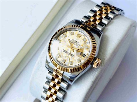 rolex datejust ngày qua